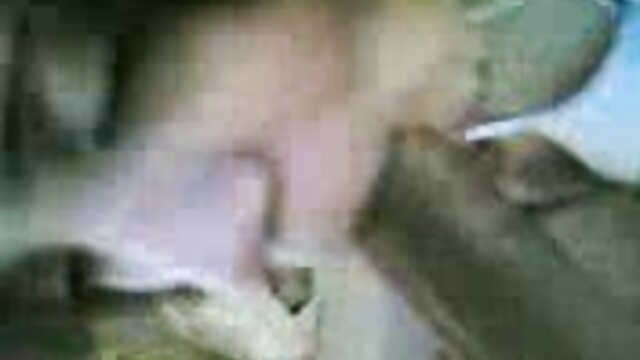 Fille se lesbienne film amateur masturber clouée dans le bain