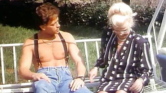 Simultanément dans lesbienes xxx la bouche, la chatte et l'anus